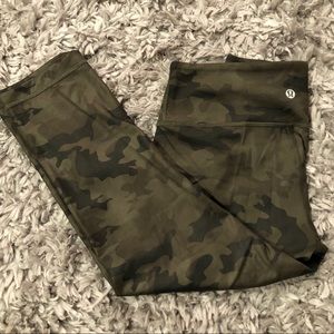 Lululemon Wunder Under Crop 21” in Camo